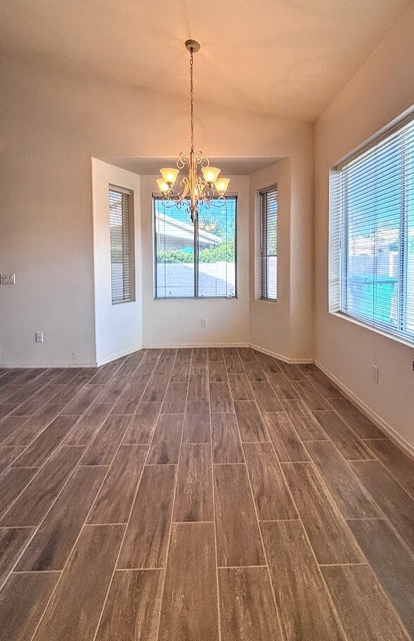 Building Photo - Spacious 4 bedroom 2 bath home near Sabino...