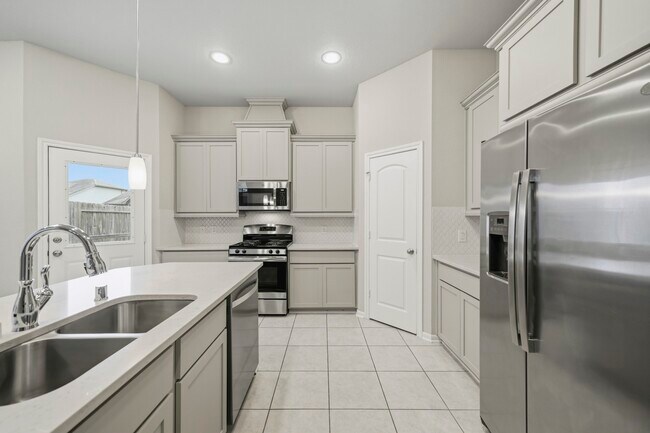Building Photo - 8734 Laurel Crest Dr