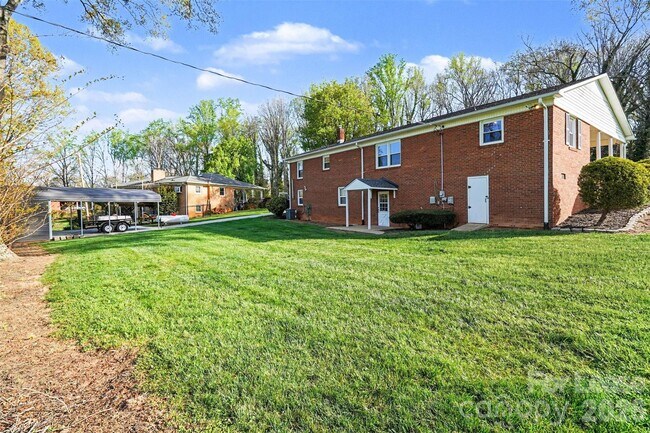 Building Photo - 113 Suncrest Rd