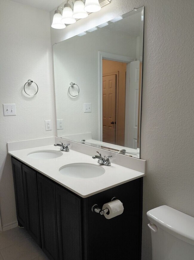 Building Photo - 4/2/3 located within 3 miles of Weatherford High School