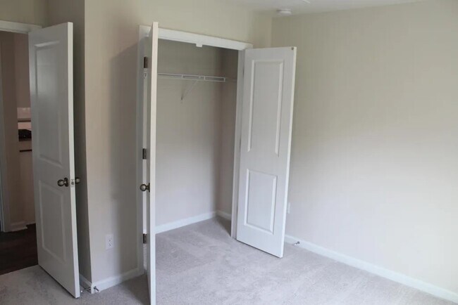 Building Photo - 1537 Woodhouse Dr