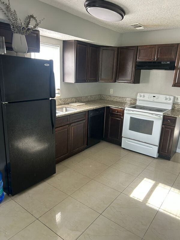 Building Photo - 5648 Rio Grande