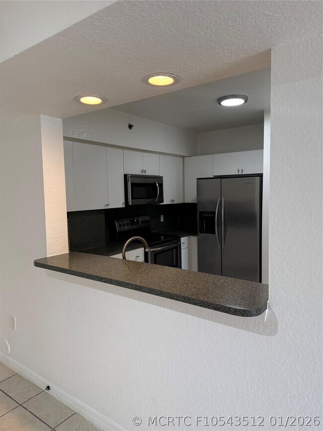 Building Photo - 9300 Fontainebleau Blvd