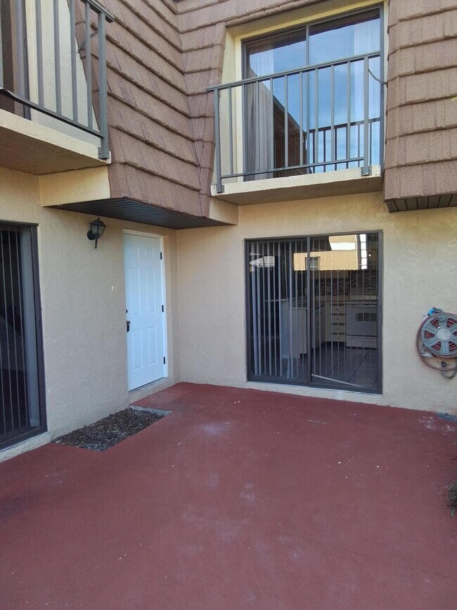 Building Photo - 1458 N Lawnwood Cir