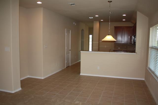 Building Photo - 2777 Cresent Lake Dr