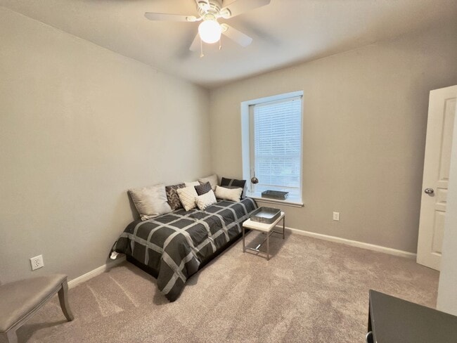 Building Photo - 2 Bedroom Townhome in Westcreek Ranch