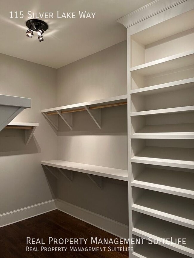 Building Photo - 115 Silver Lake Way