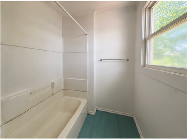 Building Photo - Charming Home Near Downtown Greer