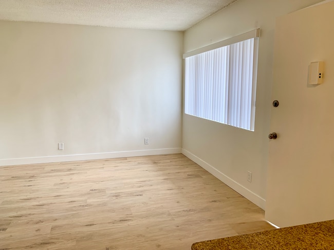 Primary Photo - Cozy 1 bedroom unit located in Canoga Park with Laundry On-site and Community Pool!