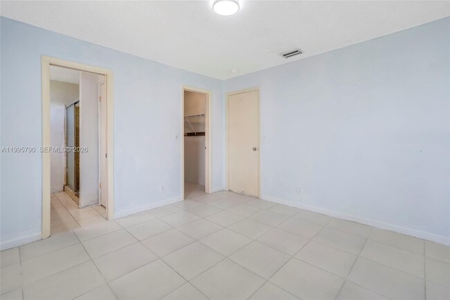 Building Photo - 1005 SW 18th St