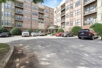 Building Photo - 898 Oak St SW