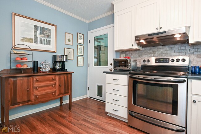 Building Photo - Spacious 3-Bedroom Home on Private Lot in ...
