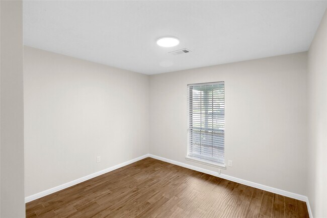 Building Photo - 731 Rustyleaf Ln