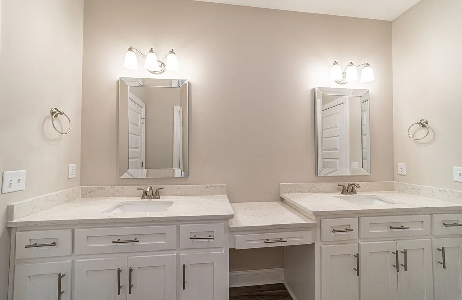 Building Photo - 133 Promenade Pl