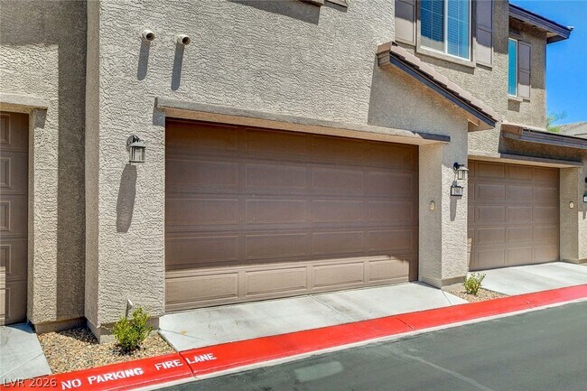 Building Photo - 5730 Sky Pointe Dr
