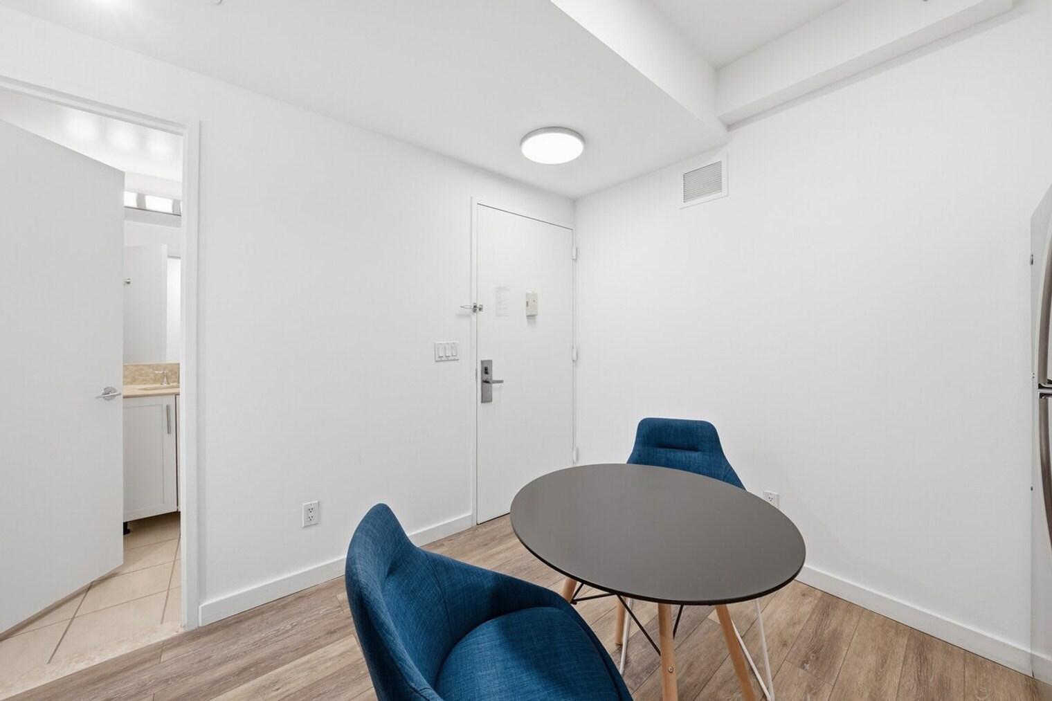 Building Photo - 7 Sniffen Ct