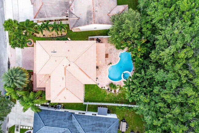 Building Photo - 1325 Camellia Cir