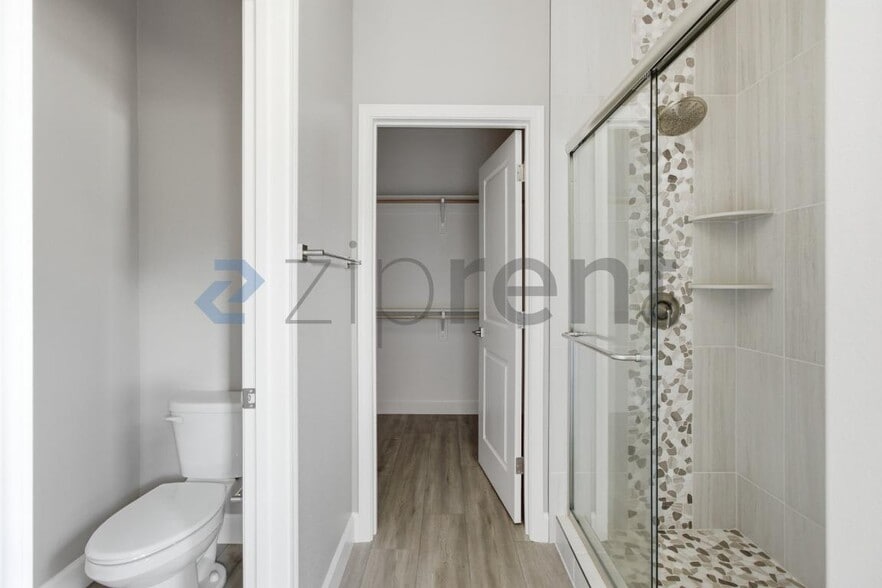Building Photo - Unit