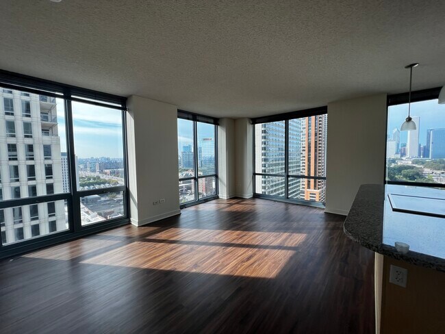 Building Photo - 1250 S Michigan Ave