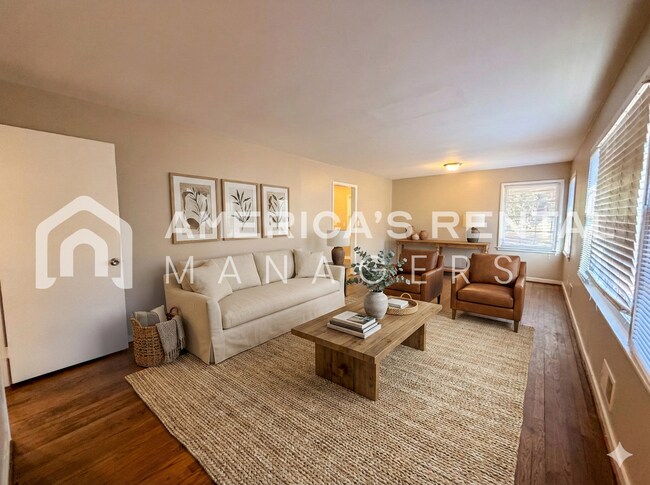 Building Photo - Half-Month Off Move-in Special! Cozy & Convenient 3-Bedroom Home for Rent! SECTION 8 FREINDLY!