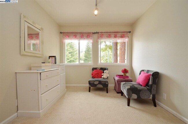 Building Photo - 2051 Pebble Dr