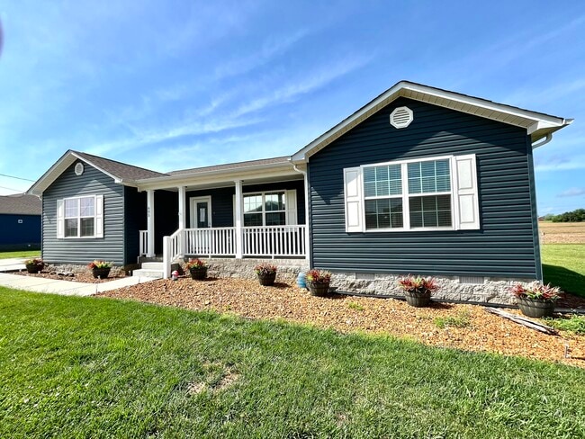 Building Photo - 605 Strawberry Dr