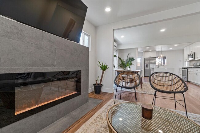 Building Photo - 5738 Ruthelen St