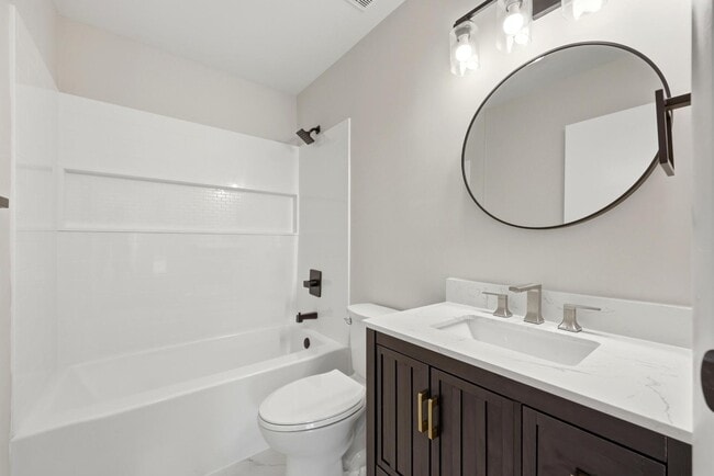 Building Photo - 1331 Cedar St