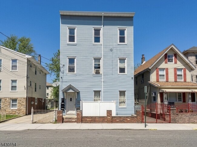 Building Photo - 841 Rebecca Pl