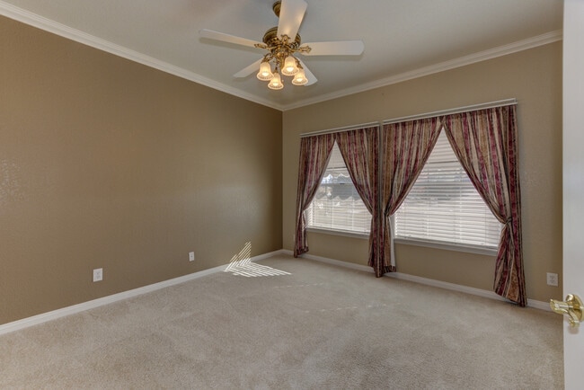 Building Photo - Home for rent in active 55+ community!