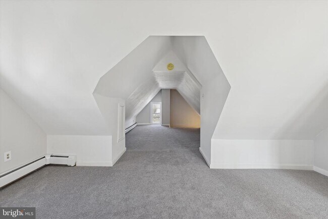 Building Photo - 371 W Main St