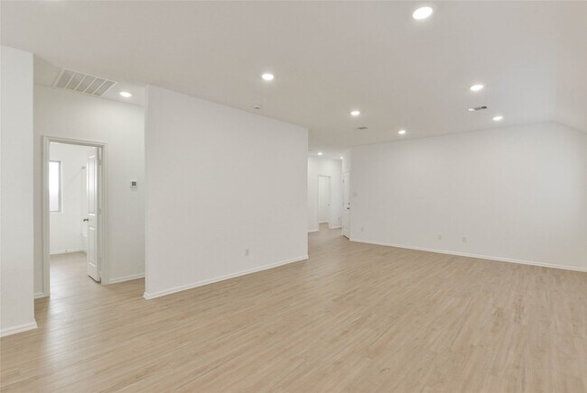 Building Photo - 1935 Barrett Gables Dr