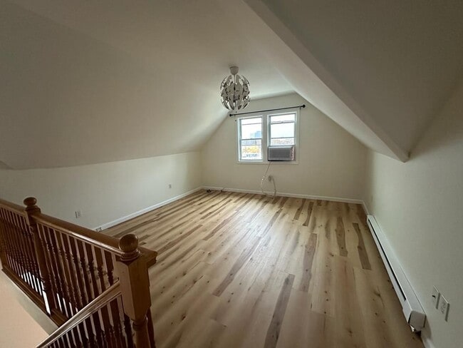 Building Photo - 18 Hazel St