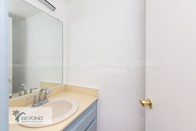 Building Photo - 904 Harbison Pl