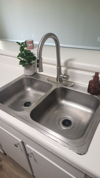 Building Photo - 3025 Walnut Bend Ln