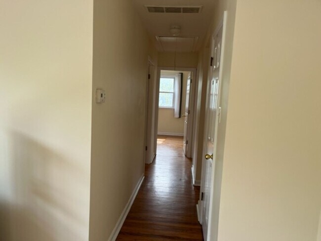 Building Photo - 3 bedroom 2 bath house Rent  -----------Linwood  $2500