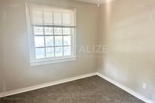 Building Photo - $0 Deposit! 4 Bedroom/1 Bathroom House in ...