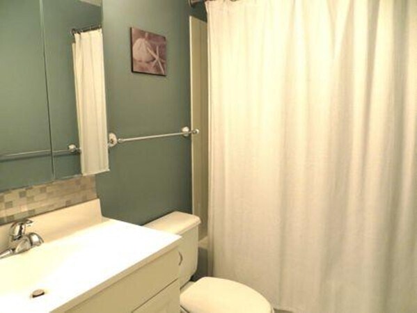 Building Photo - 108 Peterborough St