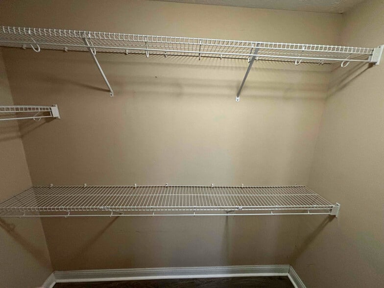 Building Photo - 2440 Andersonville Dr