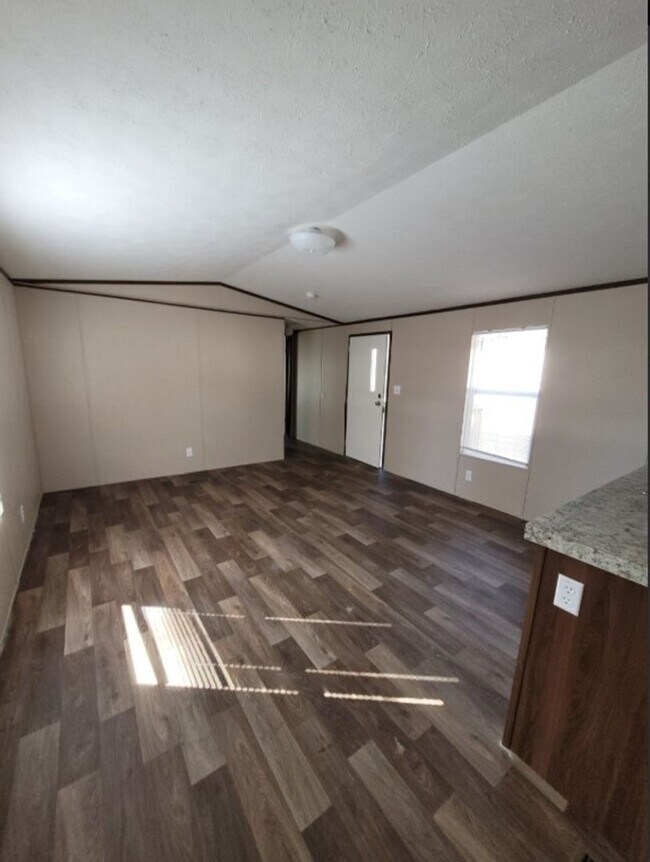 Building Photo - NOW ACCEPTING APPLICATIONS: Madison Co- Colbert, GA- Three Bedroom and Two Bathroom Manufactured ...