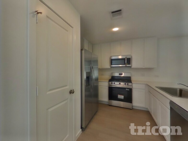 Building Photo - 3072 Dawn Sound Dr