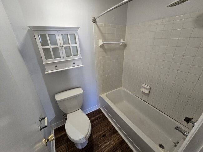 Building Photo - 117 Kingsbury Dr