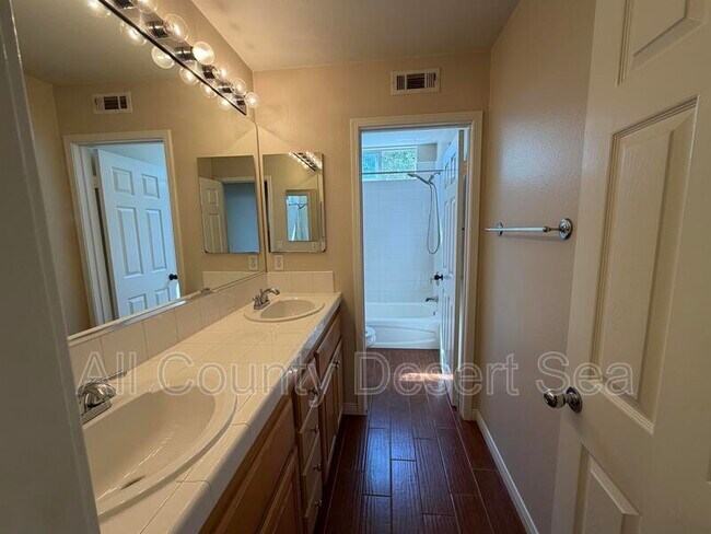 Building Photo - 16621 Maywood Ln