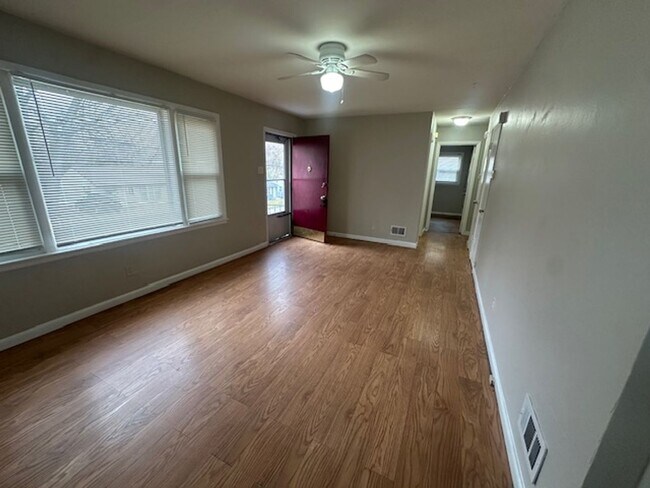 Building Photo - Spacious Living in Calverton Park