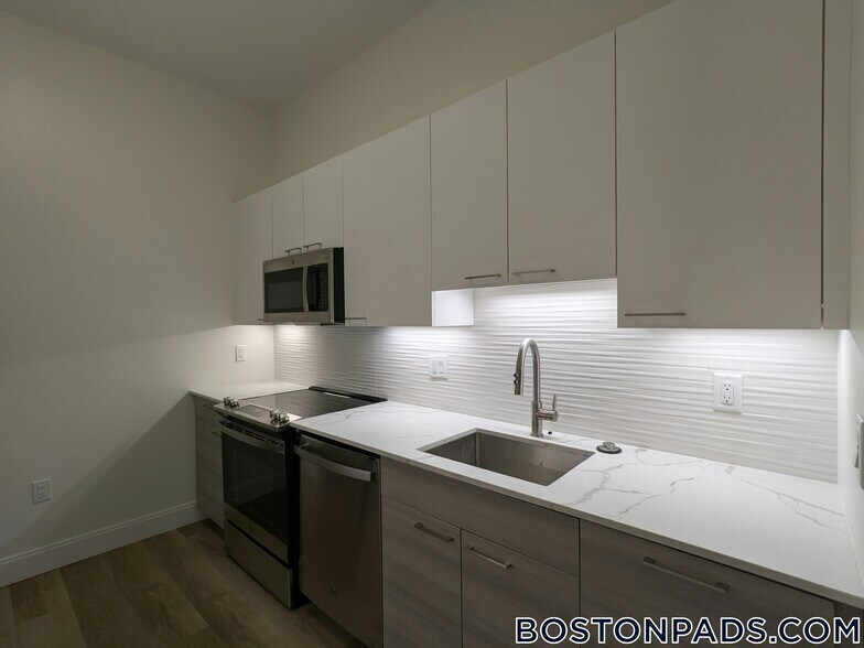 Building Photo - 1079 Commonwealth Ave