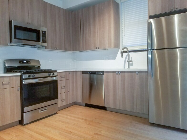 Primary Photo - 2009 W Cortez St