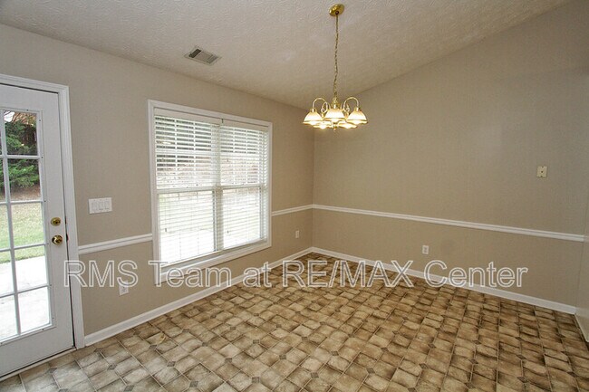 Building Photo - 1490 Creek Pointe Cir