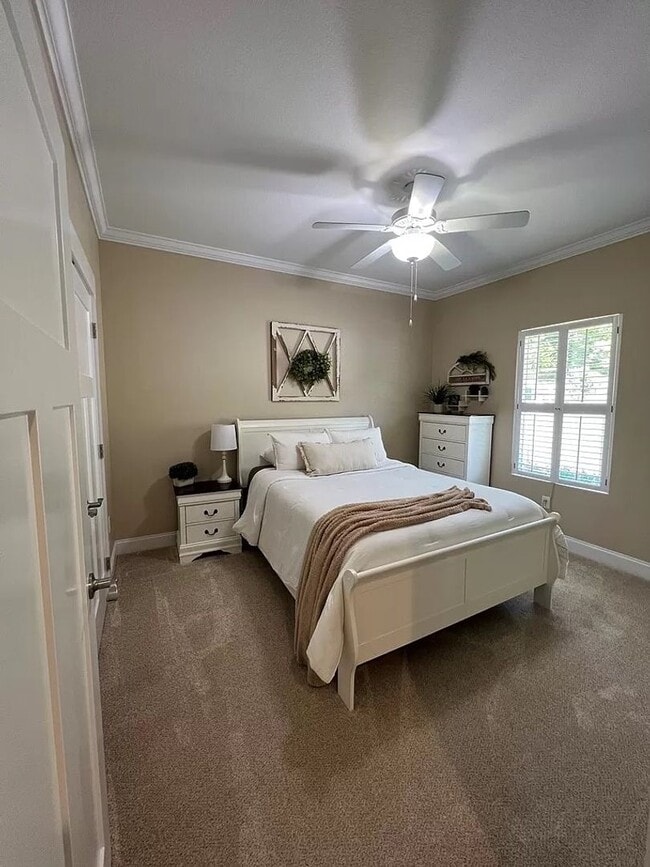 Building Photo - Stunning 3-Bedroom Home with Deck, Patio & Large Yard in Kodak, TN