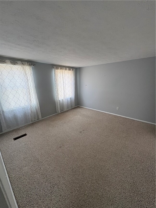 Building Photo - 5 Bramblewood Ln