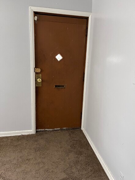 Front door entry - 5300 Mitchell St